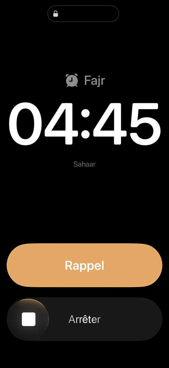 L’alarme du Fajr en plein écran sur iPhone, à 04:45, avec Rappel et Arrêter.